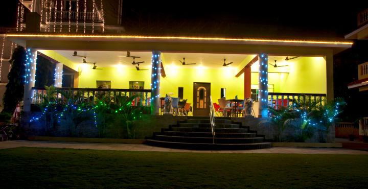 Marina Bay Beach Resort Кандолим Екстериор снимка