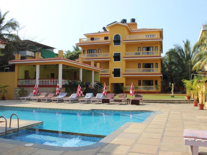 Marina Bay Beach Resort Кандолим Екстериор снимка