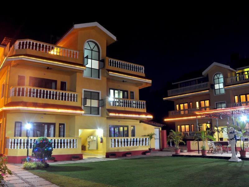 Marina Bay Beach Resort Кандолим Екстериор снимка