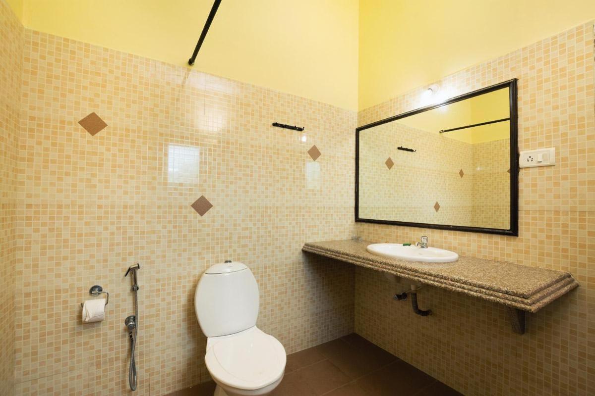 Marina Bay Beach Resort Кандолим Екстериор снимка