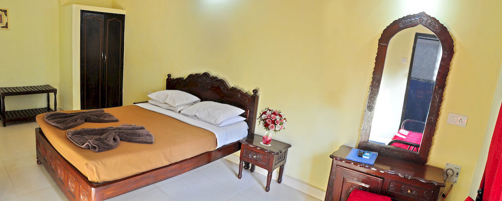 Marina Bay Beach Resort Кандолим Екстериор снимка