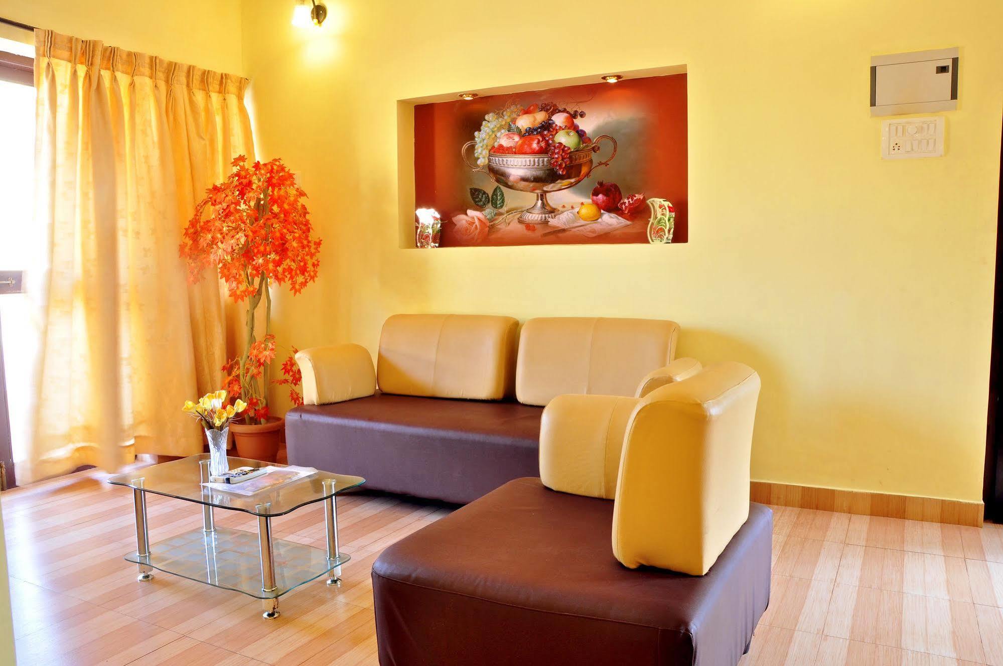 Marina Bay Beach Resort Кандолим Екстериор снимка